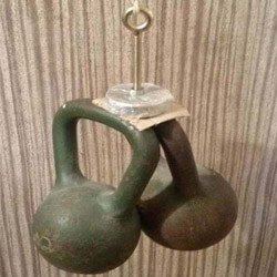 поисковый магнит держит гири